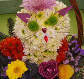 Котик из цветов в корзине