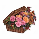 Подарочный чемодан с цветами