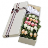 Цветы в коробке "Нежные розы"